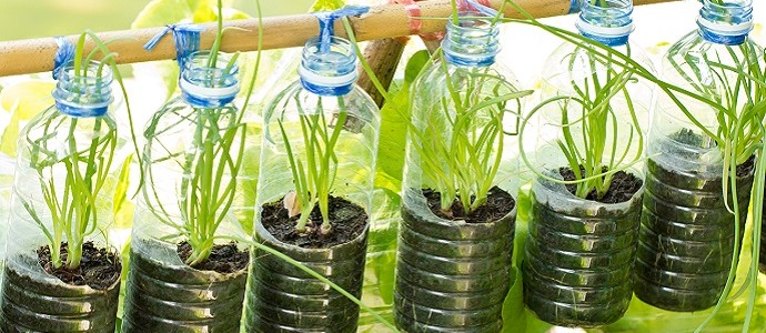 اعادة تدوير الزجاجات البلاستيك الفارغة
